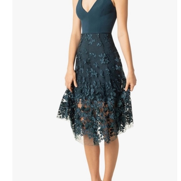 Dress The Population “Darleen” Peacock Embroidered Cocktail Dress - Picture 2 of 12